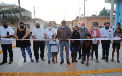 Inaugura Mirtha Villalvazo la calle Benito Juárez en San Vicente.