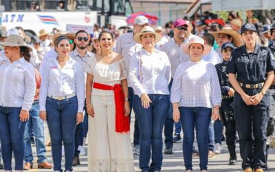 Histórico desfile por celebración del 112 Aniversario de La Revolución Mexicana en Bahía de Banderas.