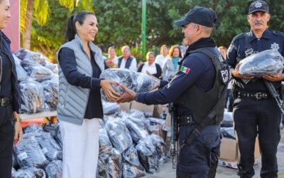 Dota Mirtha Villalvazo Amaya de uniformes, equipo y patrullas motorizadas a la Dirección Seguridad Pública, Tránsito y Vialidad