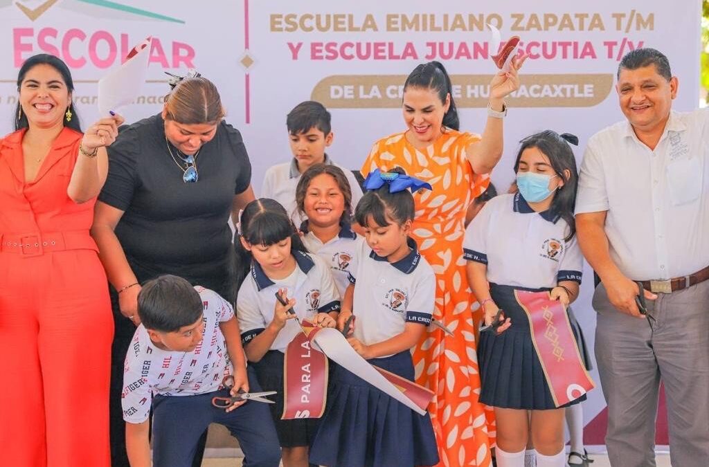 Entrega Mirtha Villalvazo domo escolar en La Cruz de Huanacaxtle