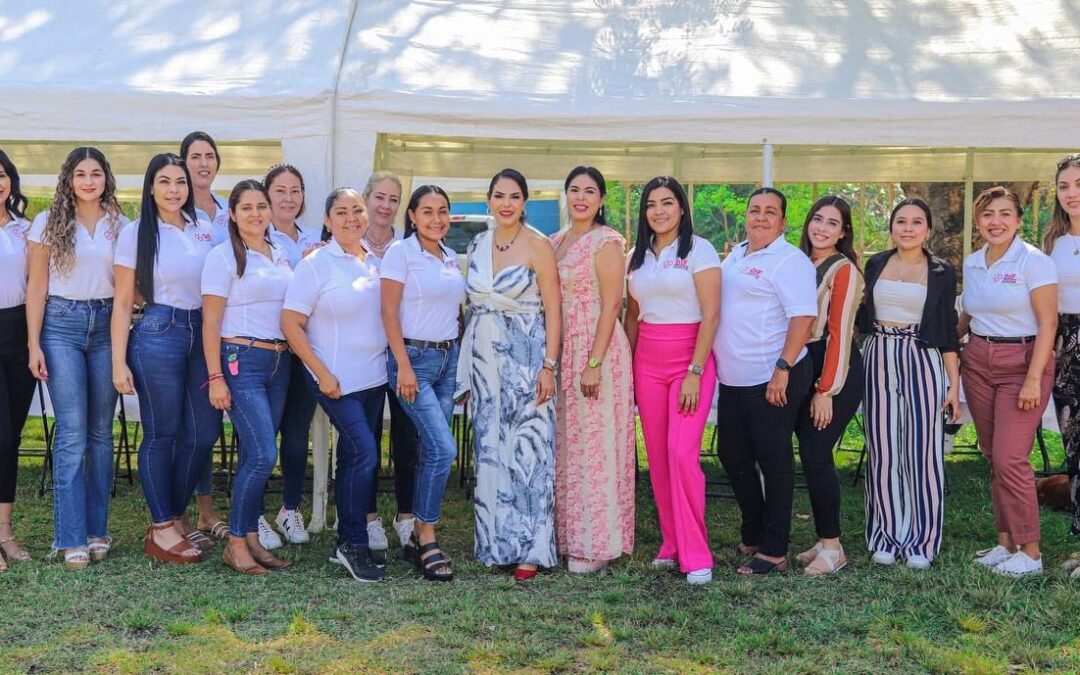Mirtha Villalvazo festeja a las madres trabajadoras del DIF municipal