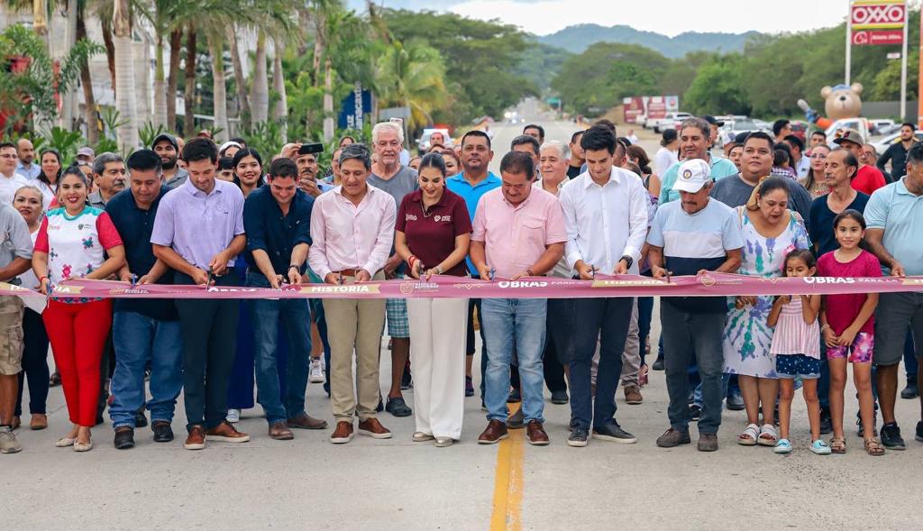 Mirtha Villalvazo le cumple a La Cruz de Huanacaxtle: entrega primera etapa de la carretera de ingreso en concreto hidráulico