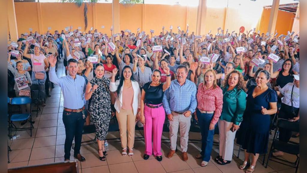 Entrega Gobierno de Bahía de Banderas apoyo a mujeres jefas de familia a través del programa Bienestar para las Mujeres