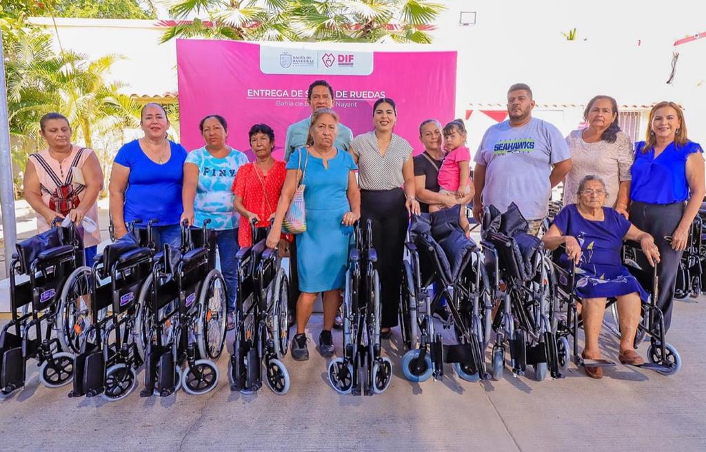 Se realiza la tercera entrega de sillas de ruedas en el Sistema DIF de Bahía de Banderas