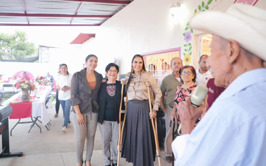 Una más, la alcaldesa Mirtha Villalvazo hace entrega de una Casa de la Tercera Edad