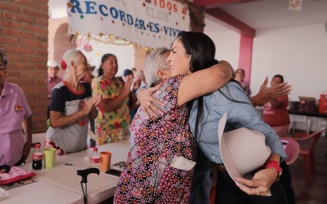 Visita la alcaldesa Mirtha Villalvazo la Casa de la Tercera Edad de Valle de Banderas