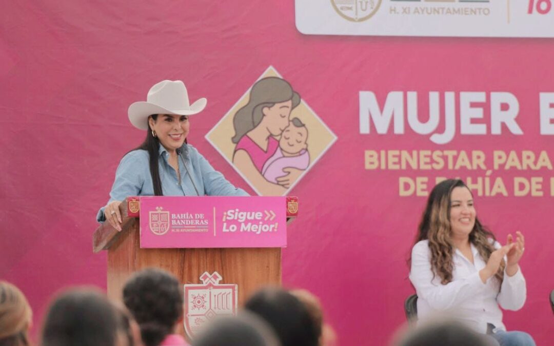 Otorga la alcaldesa Mirtha Villalvazo 209 cheques de la cuarta entrega del programa «Bienestar para las Mujeres de Bahía de Banderas»