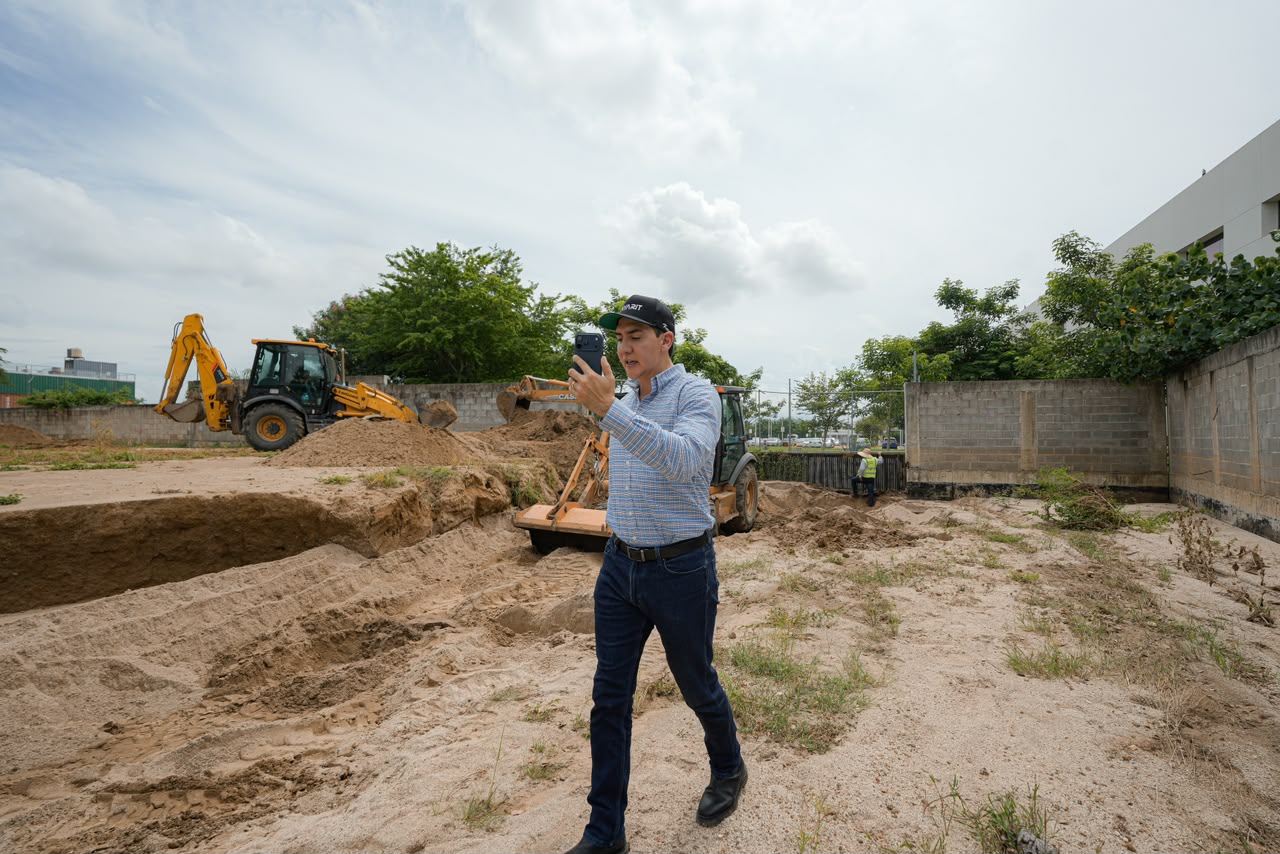Encabeza Héctor Santana trabajos de desazolve en todo Bahía de Banderas